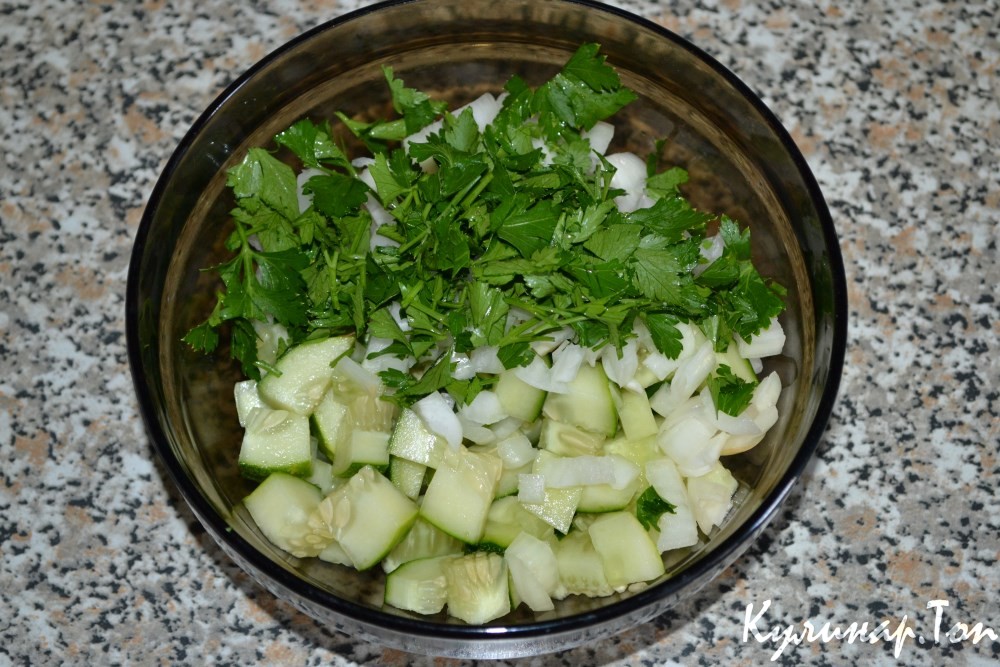 Салат с тунцом и моцареллой