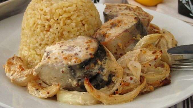 Скумбрия запеченная в соусе Скумбрия запеченная в соусе