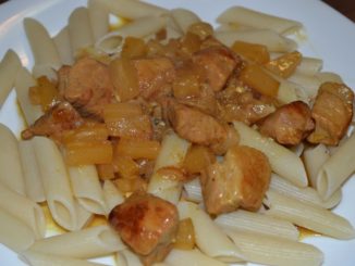 Свинина с ананасом и белым вином