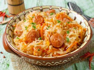 Тушеная капуста с копченостями