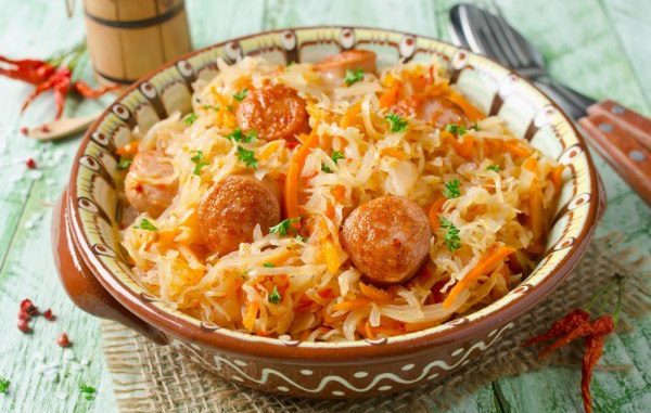 Тушеная капуста с копченостями Тушеная капуста с копченостями