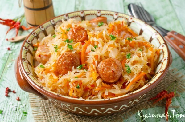 Тушеная капуста с копченостями