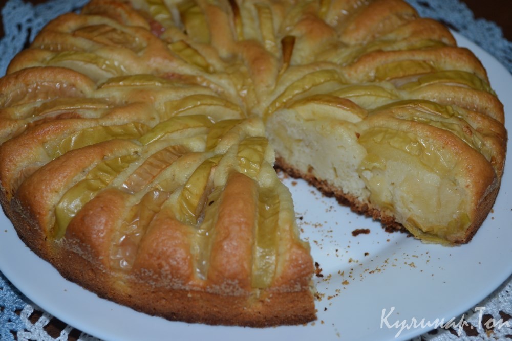 Шарлотка из яблок в духовке