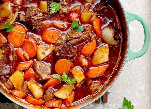 Жаркое из двух видов мяса с овощами Жаркое из двух видов мяса с овощами