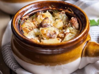 Жаркое из курицы в горшочках