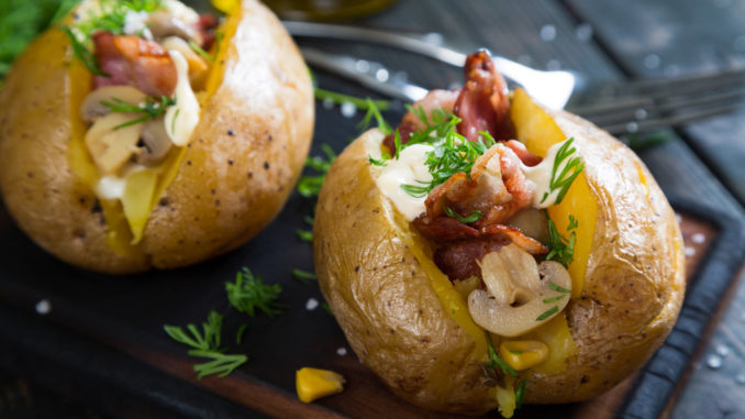 Запеченный картофель с грибами и беконом Запеченный картофель с грибами и беконом