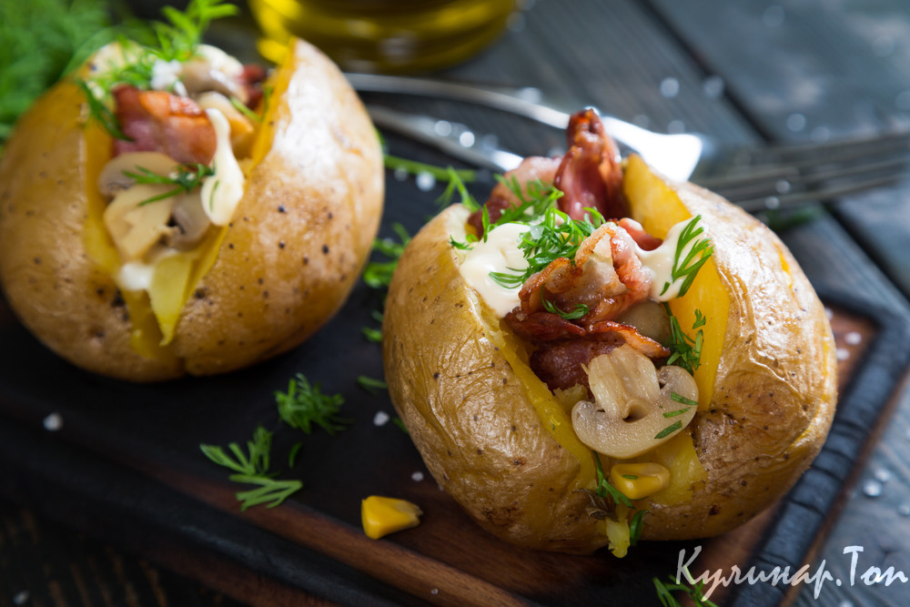 Запеченный картофель с грибами и беконом