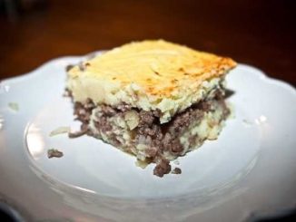 Запеканка с фаршем и пюре