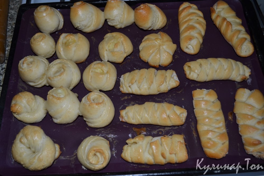 Булочки из дрожжевого теста с сыром