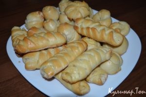 Булочки из дрожжевого теста с сыром