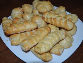 Булочки из дрожжевого теста с сыром