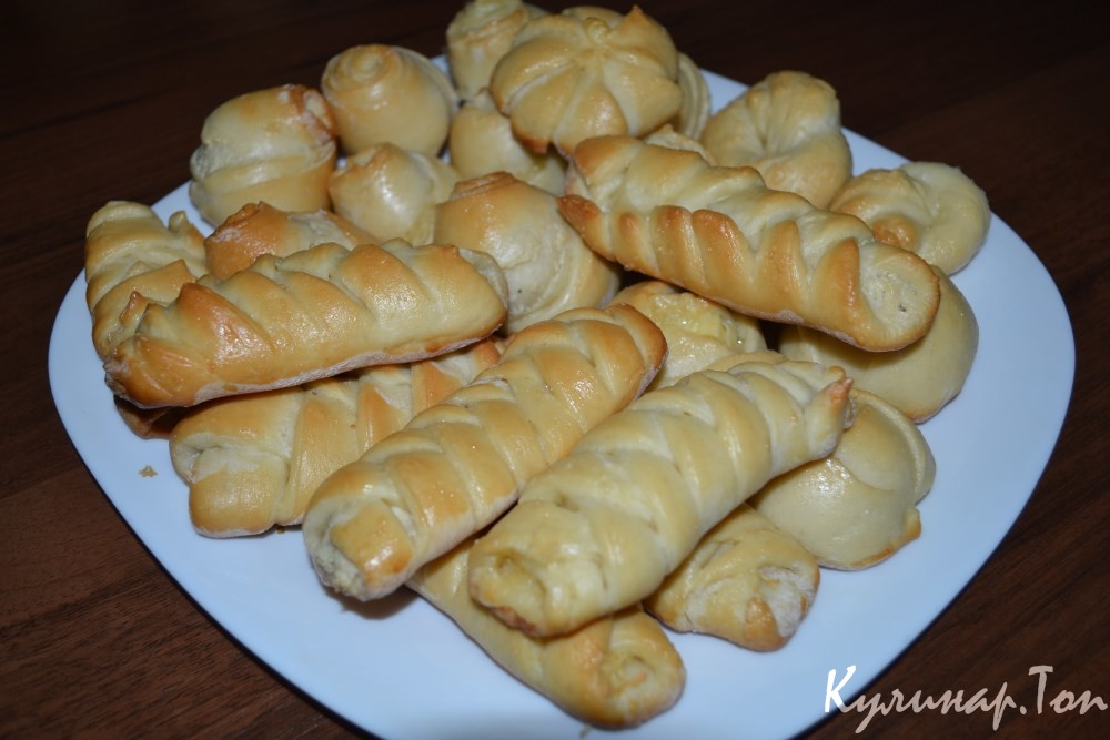Булочки из дрожжевого теста с сыром