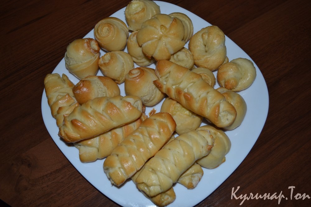 Булочки из дрожжевого теста с сыром