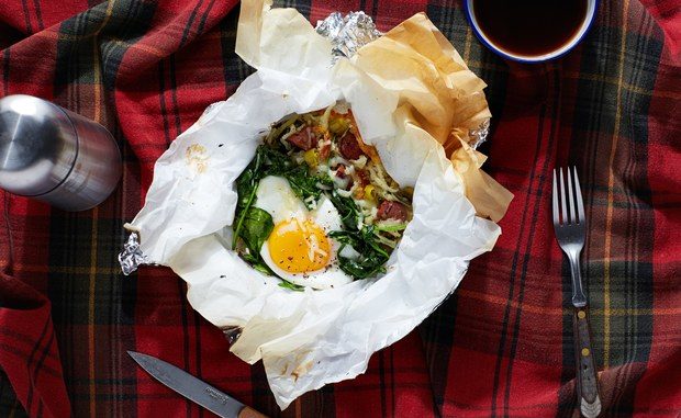 EP_06172015_hobopacks_Breakfast-Hobo-Packs-with-Hash-Brown-Potatoes,-Sausage,-and-Scallions_6x4