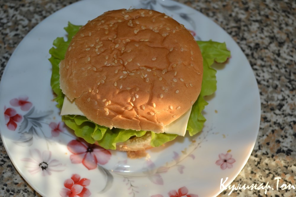 Гамбургер с куриной котлетой
