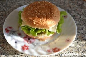 Гамбургер с куриной котлетой