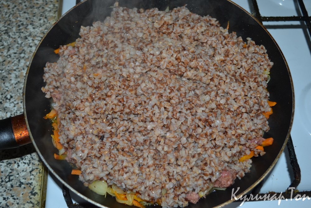 Гречка по-купечески с тушенкой
