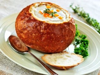 Густой суп в булочке