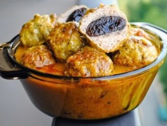 Индийские куриные тефтели с черносливом