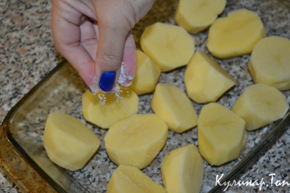 Картофель с луком в духовке