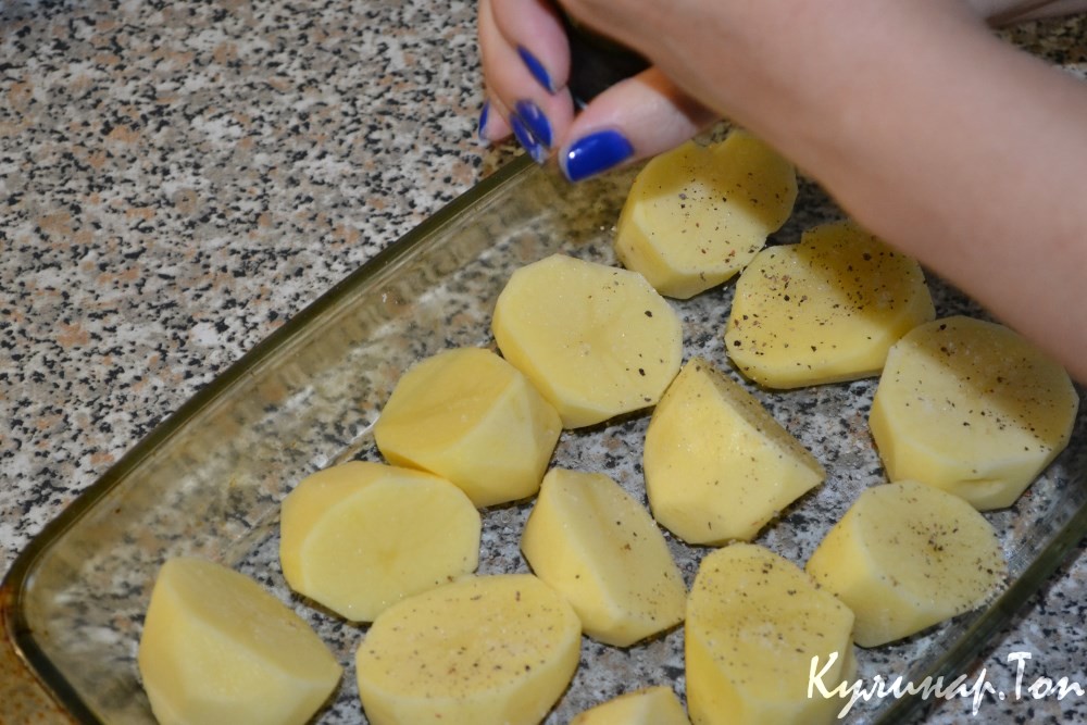 Картофель с луком в духовке