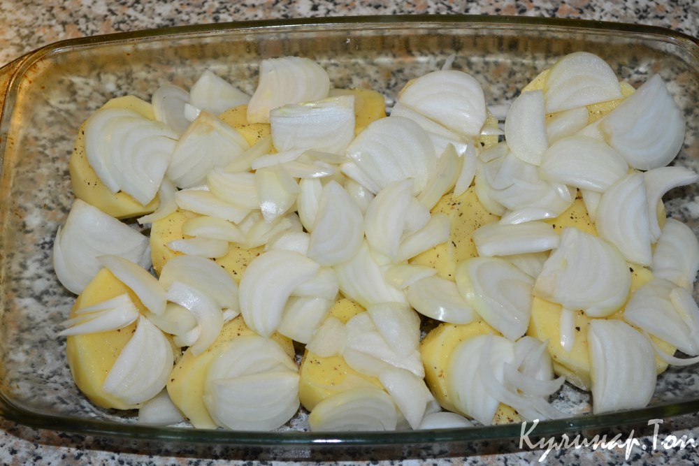 Картофель с луком в духовке
