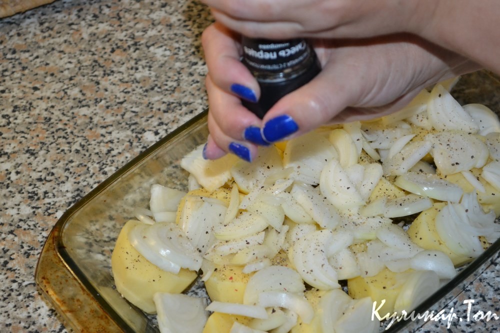 Картофель с луком в духовке