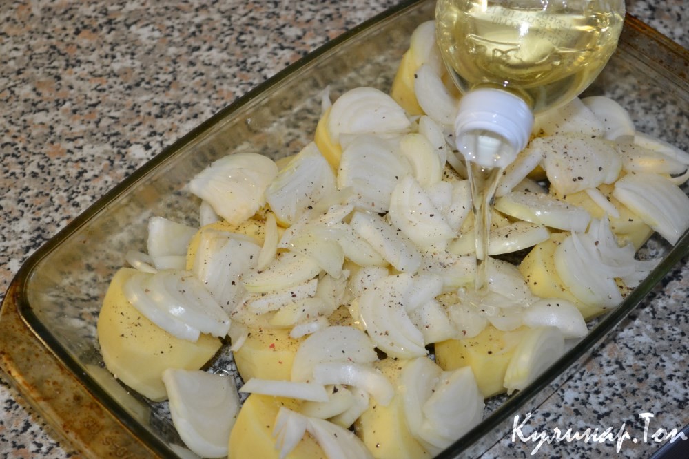 Картофель с луком в духовке