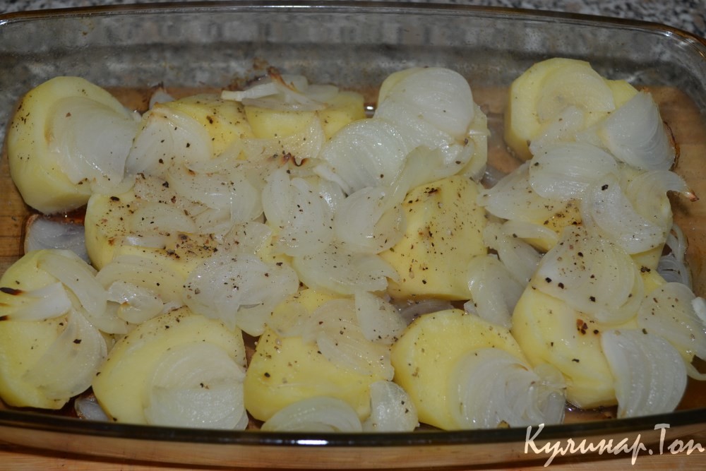 Картофель с луком в духовке