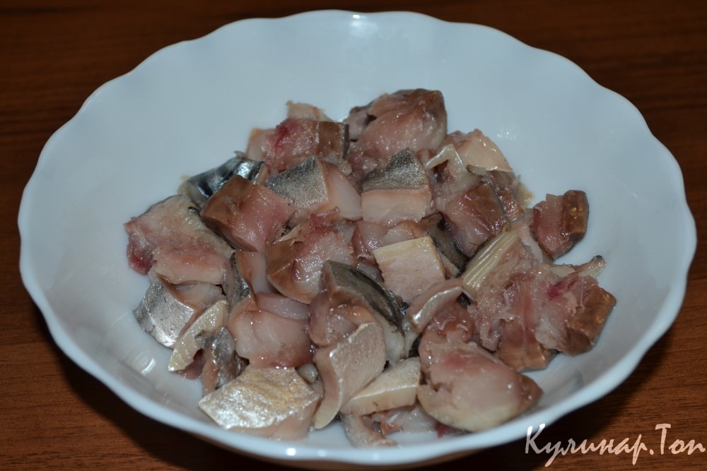 Картофельный салат с соленой скумбрией