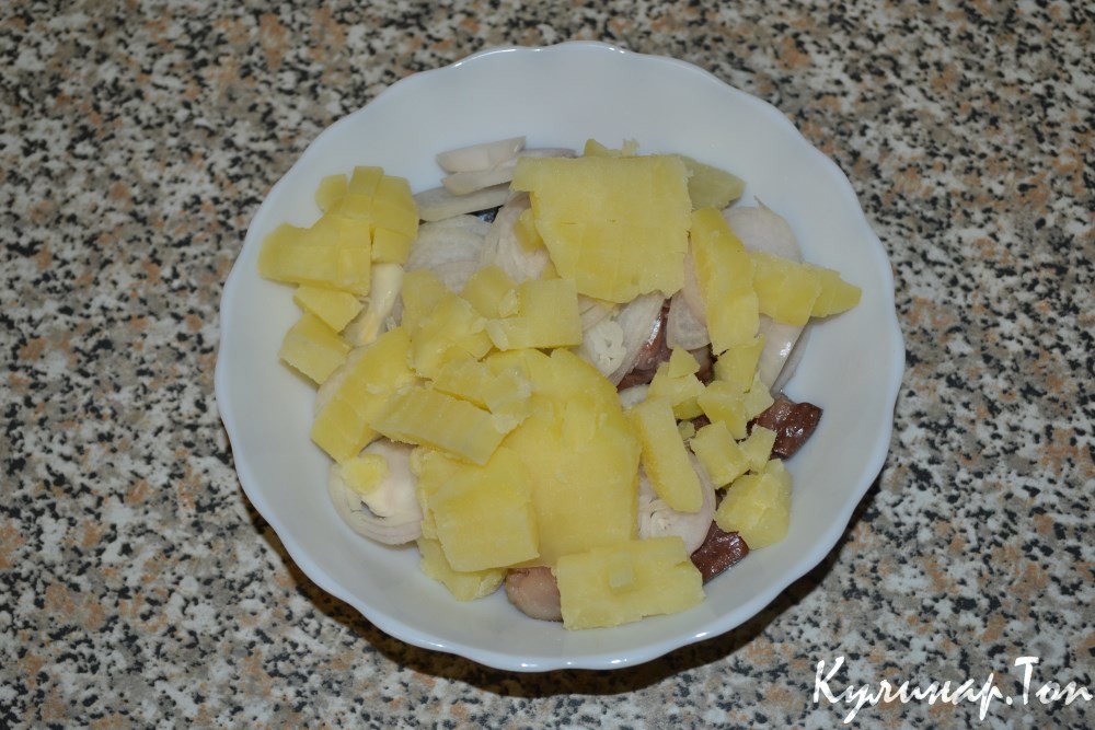 Картофельный салат с соленой скумбрией