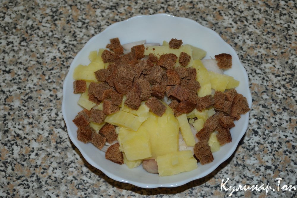 Картофельный салат с соленой скумбрией