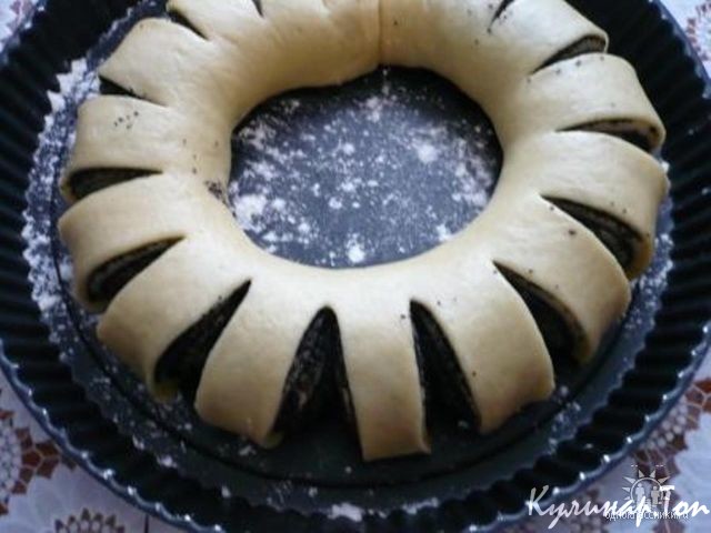 Кольца из слоеного теста с маком