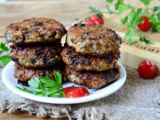 Котлеты из баклажанов с грибами