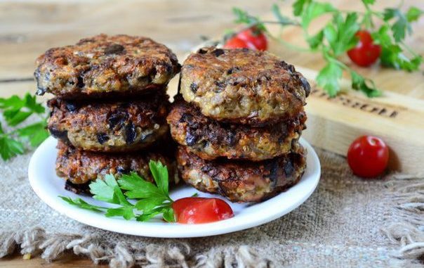 Котлеты из баклажанов с грибами Котлеты из баклажанов с грибами