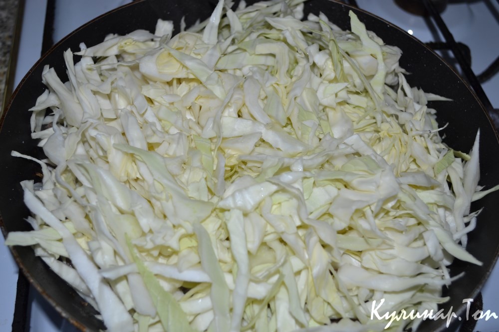 Тушеная капуста с куриными сердечками
