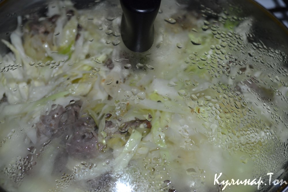 Тушеная капуста с куриными сердечками