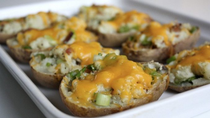 Печеный картофель с тунцом Печеный картофель с тунцом