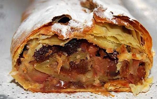 Пирог с яблоками, грушами и изюмом Пирог с яблоками, грушами и изюмом