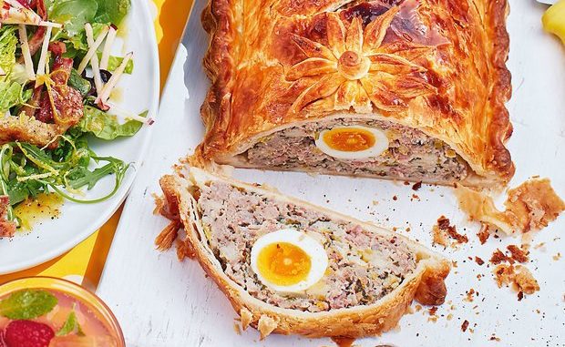 Пирог со свиными колбасками и яйцом Пирог со свиными колбасками и яйцом