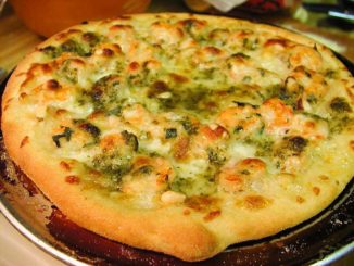 Пицца с креветками и шампиньонами
