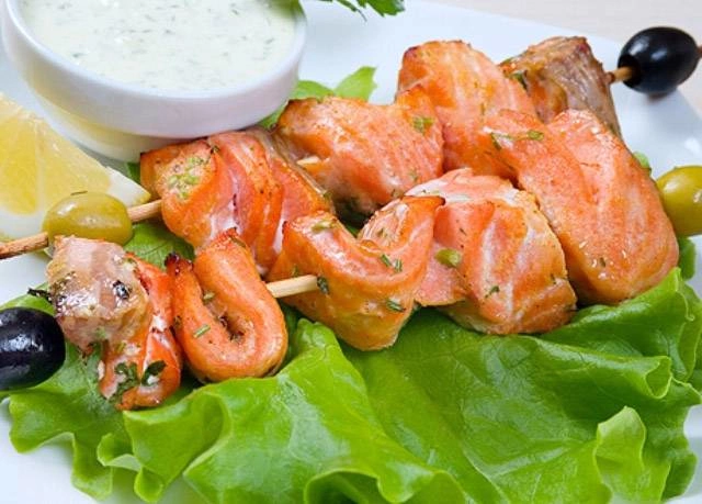 Шашлык из осетрины с креветками