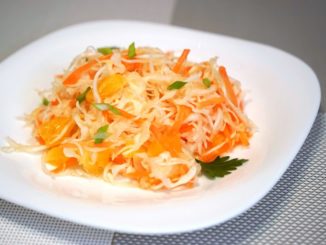 Салат из капусты с апельсинами и зеленью