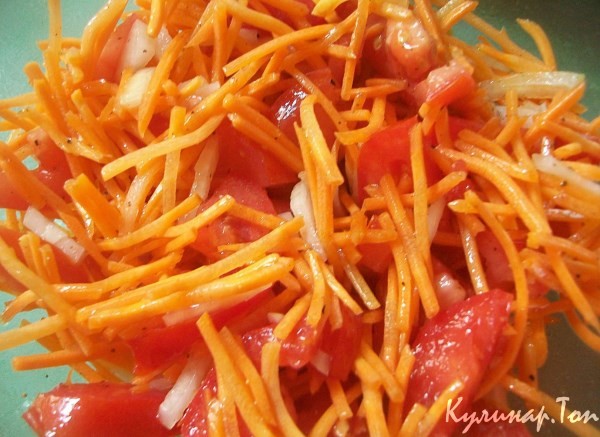 Салат из моркови по‑корейски, яблок и помидоров