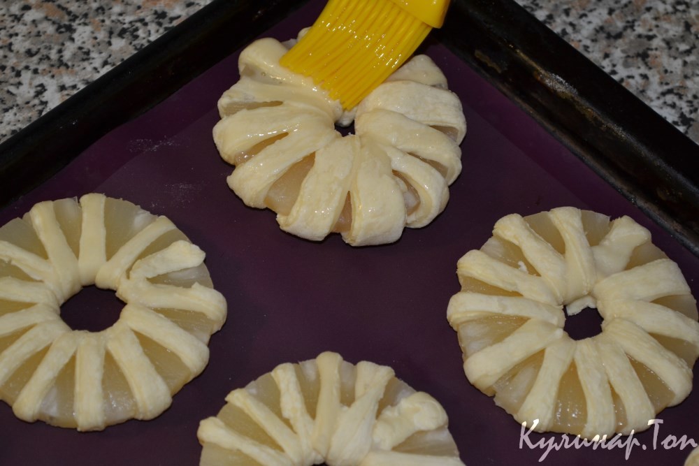 Слойки с ананасами