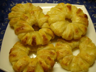 Слойки с ананасом