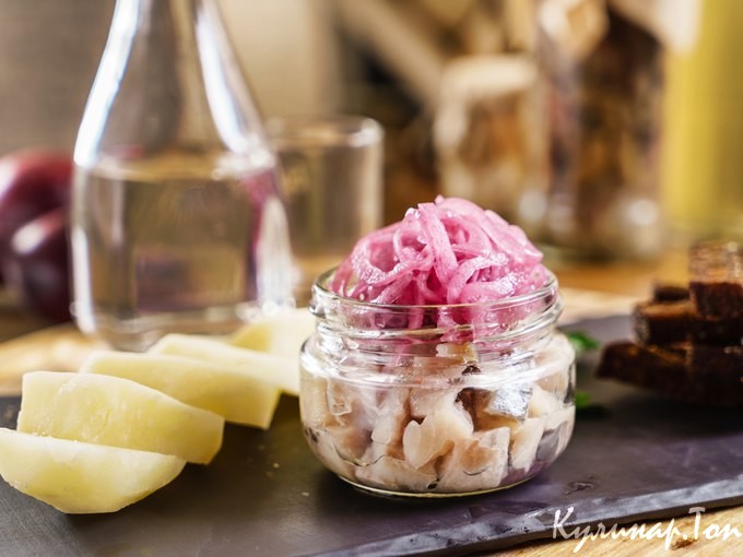 Соленая сельдь кусочками