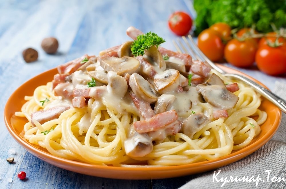 Спагетти с грибами и беконом