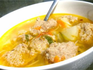 Суп с фрикадельками из курицы и моркови