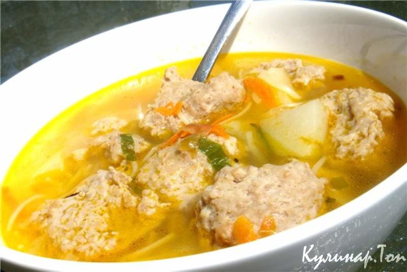 Суп с фрикадельками из курицы и моркови